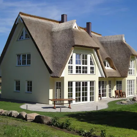 Ostsee Strandvilla Silvia * Lobbe