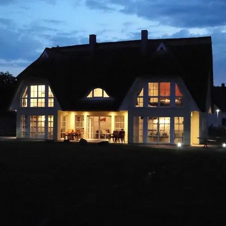 Ostsee Strandvilla Silvia * Lobbe