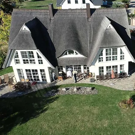 Ostsee Strandvilla Silvia * Lobbe