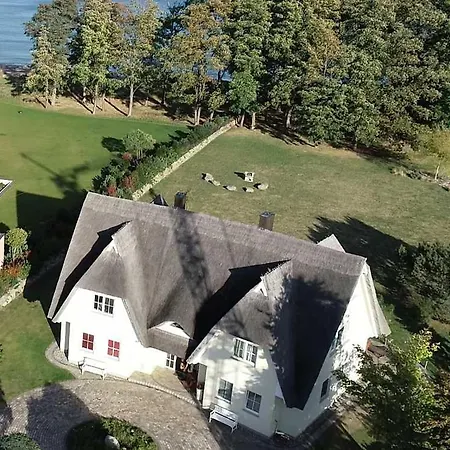 Ostsee Strandvilla Silvia * Lobbe